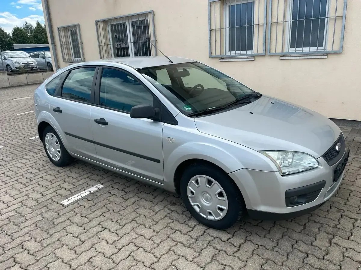Gebraucht Ford Focus 101 PS (74 kW) 2006 Silber Limousine