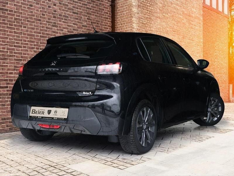 Gebraucht Peugeot e-208 Active 100 kW (136 PS) 2021 Schwarz Kleinwagen