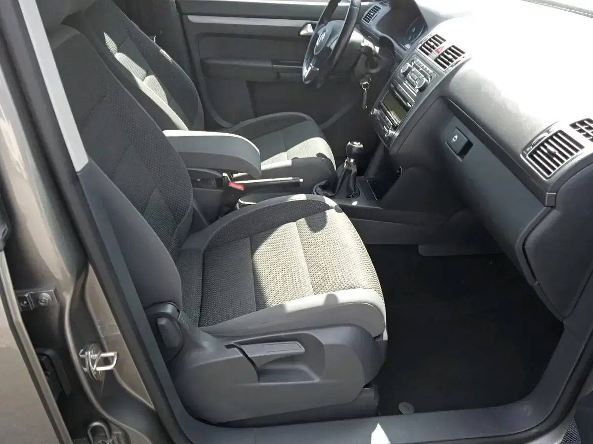 Gebraucht VW Touran 140 PS (102 kW) 2010 Grau Van / Kleinbus