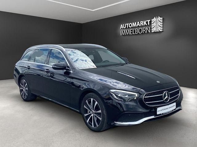 Schwarz Gebraucht 2021 Mercedes E300 Kombi | 24.980 € (Guter Preis) - Bild 1/4