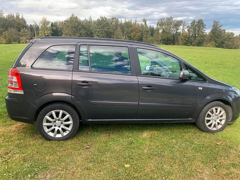 Gebraucht Opel Zafira 120 PS (88 kW) 2013 Andere farben Van / Kleinbus