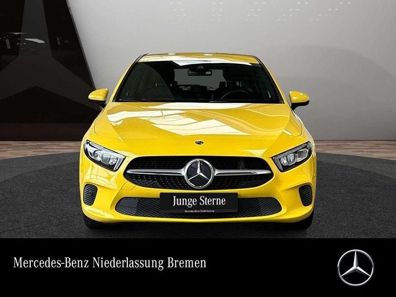 Sonnengelb Gebraucht 2019 Mercedes A160 Progressive Limousine | 20.890 € (Fairer Preis) - Bild 1/3