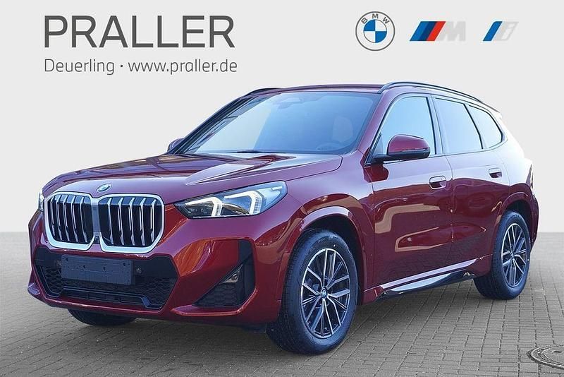 Neu BMW X1 M Sport 156 PS (114 kW) 2025 Fire rot metallic SUV