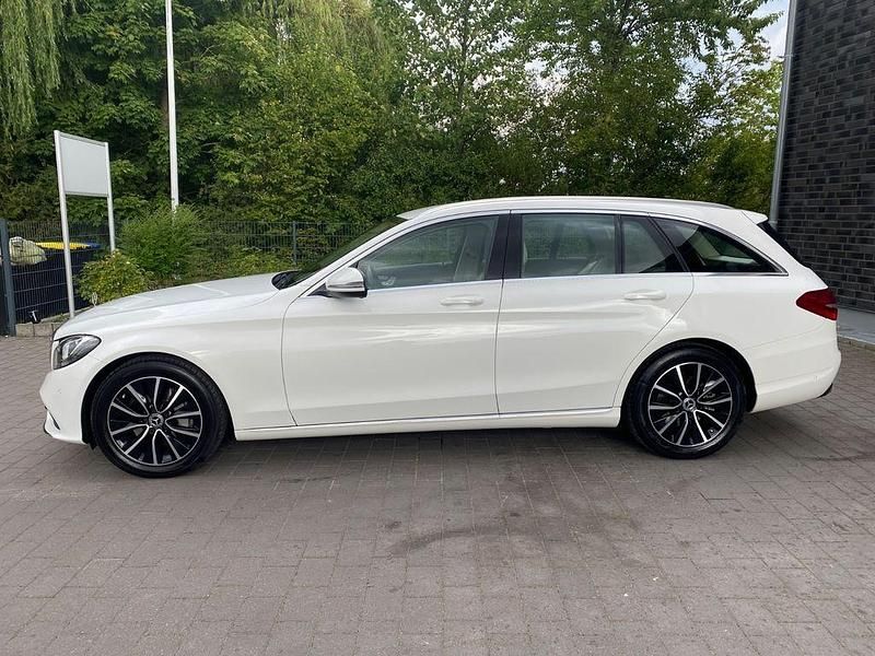 Gebraucht Mercedes C300 245 PS (180 kW) 2019 Weiß Kombi
