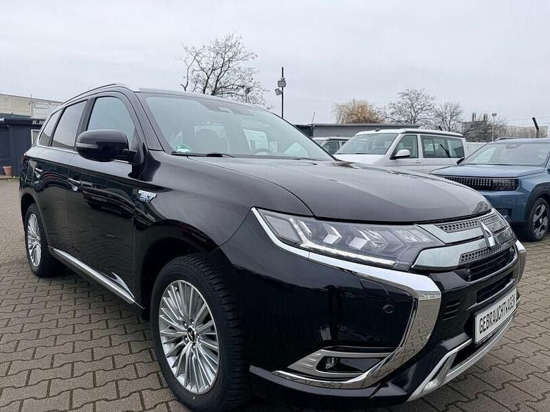 Gebraucht Mitsubishi Outlander P-HEV Top 224 PS (164 kW) 2020 Schwarz SUV