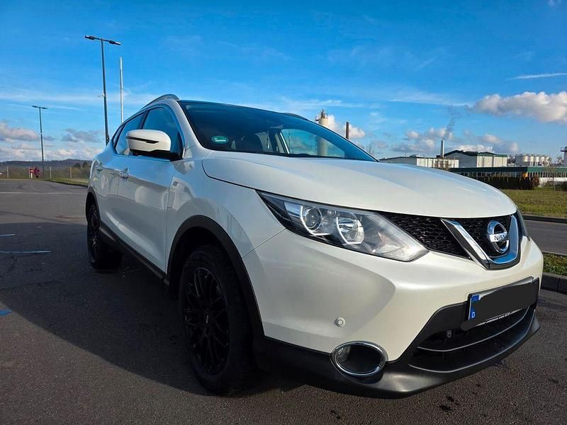 Weiß Gebraucht 2015 Nissan Qashqai 360º SUV | 11.550 € (Guter Preis) - Bild 1/4