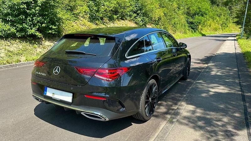 Gebraucht Mercedes E250 AMG line 218 PS (160 kW) 2020 Schwarz Kombi