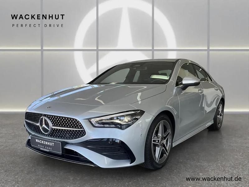 Silber Gebraucht 2024 Mercedes CLA200 Advanced Plus Coupé | 34.989 € (Fairer Preis) - Bild 1/4