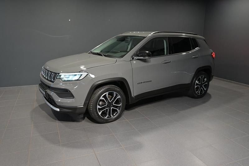 Grau stinggray clear coat Gebraucht 2022 Jeep Compass Limited SUV | 22.280 € (Fairer Preis) - Bild 1/4