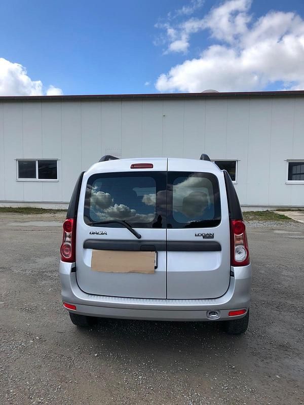 Używany Dacia Logan 88 KM (64 kW) 2010 Srebrny Kombi