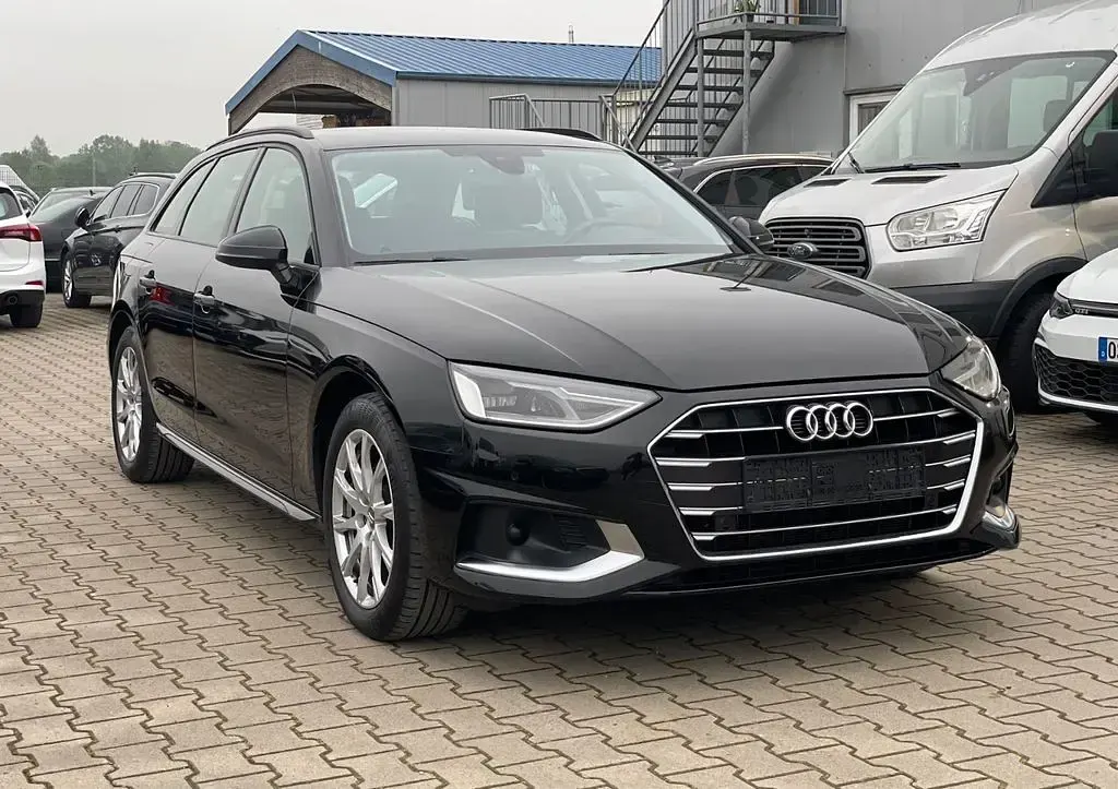 Gebraucht Audi A4 Advanced 163 PS (119 kW) 2021 Schwarz Kombi