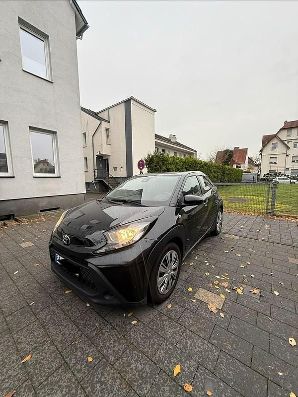 Schwarz Gebraucht 2022 Toyota Aygo X SUV | 9.500 € (Superpreis) - Bild 1/4