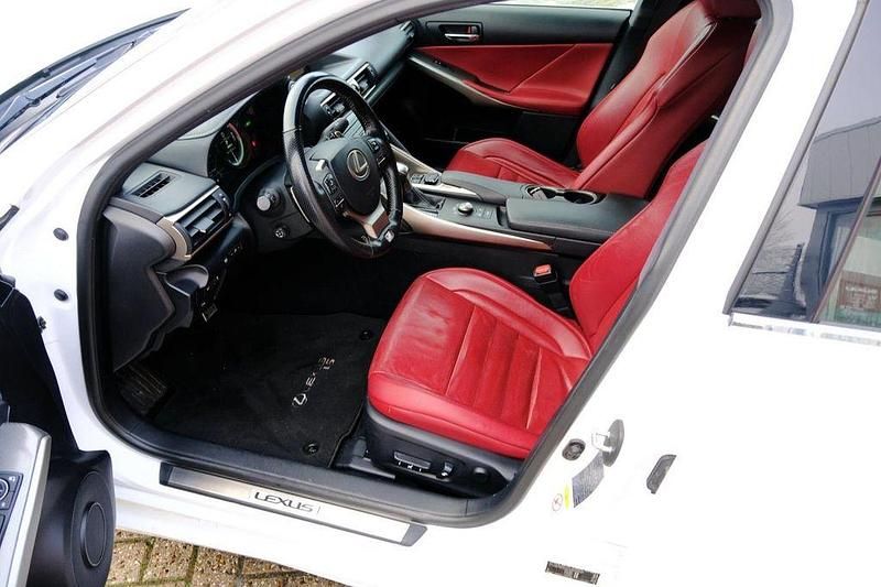 Gebraucht Lexus IS300h Sport Line 181 PS (133 kW) 2017 Weiß Limousine