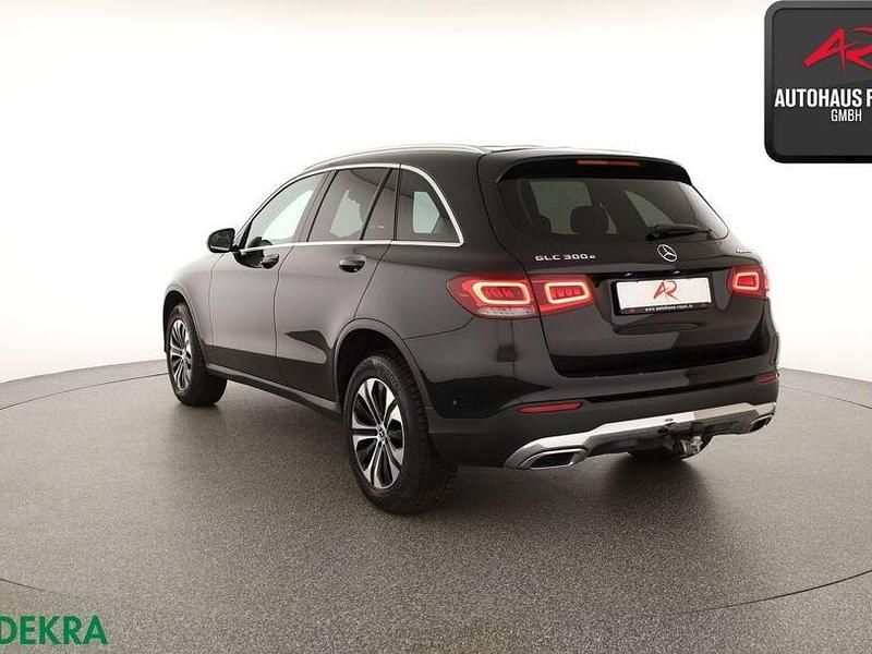 Gebraucht Mercedes GLC300e 320 PS (235 kW) 2022 Obsidianschwarz SUV