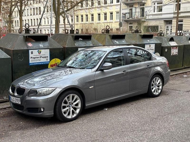 Gebraucht BMW 318 143 PS (105 kW) 2011 Silber Limousine