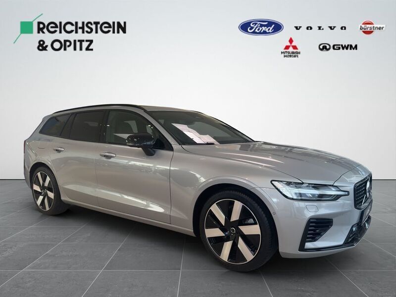 Gebraucht Volvo V60 Plus 253 PS (186 kW) 2025 Silver dawn Kombi