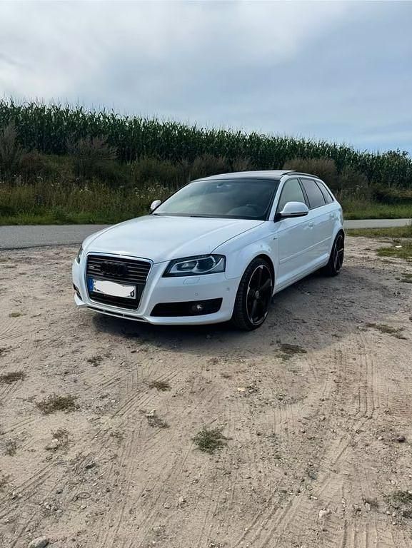 Weiß Gebraucht 2009 Audi A3 Sportback S-Line Limousine | 7.000 € (Guter Preis) - Bild 1/4