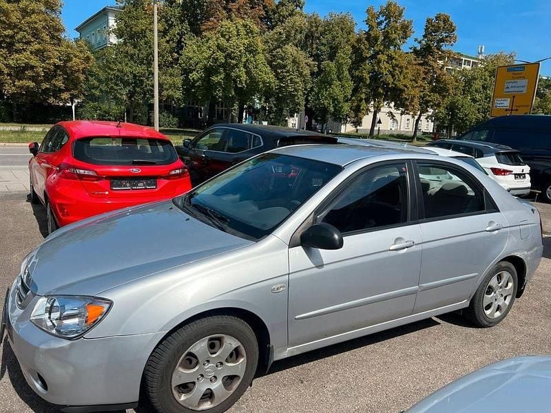 Silber Gebraucht 2006 Kia Cerato LX Limousine | 1.150 € (Superpreis) - Bild 1/4