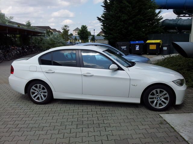 Gebraucht BMW 318 143 PS (105 kW) 2007 Weiß Limousine