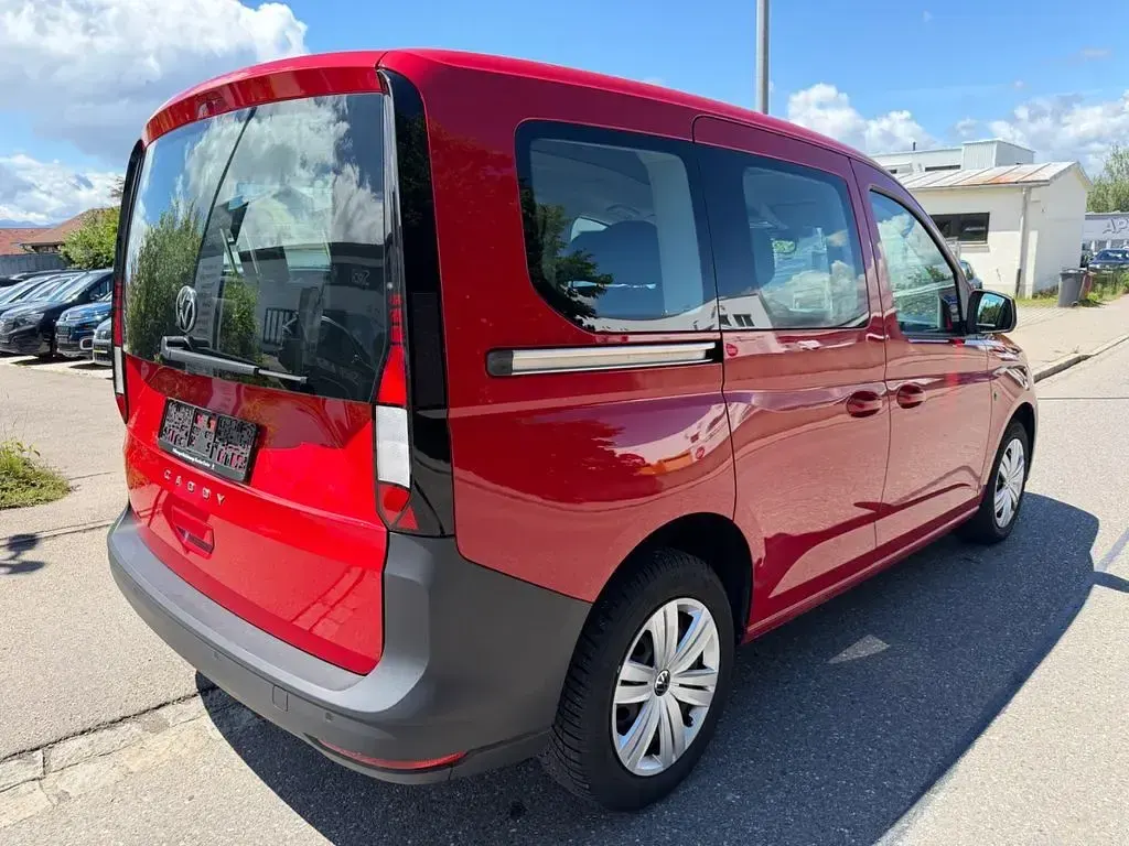 Gebraucht VW Caddy Basis 114 PS (83 kW) 2023 Kirschrot Van / Kleinbus