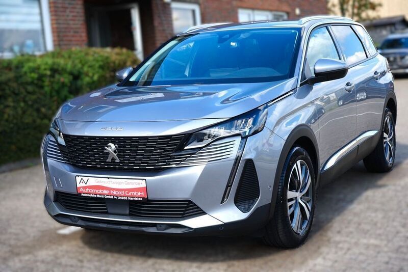Lack grau artense/metallic kla Gebraucht 2021 Peugeot 5008 Allure Van / Kleinbus | 24.450 € (Superpreis) - Bild 1/4
