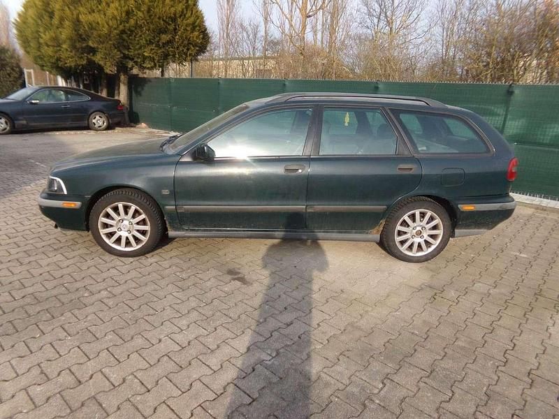 Gebraucht Volvo V40 122 PS (89 kW) 2000 Grün Kombi