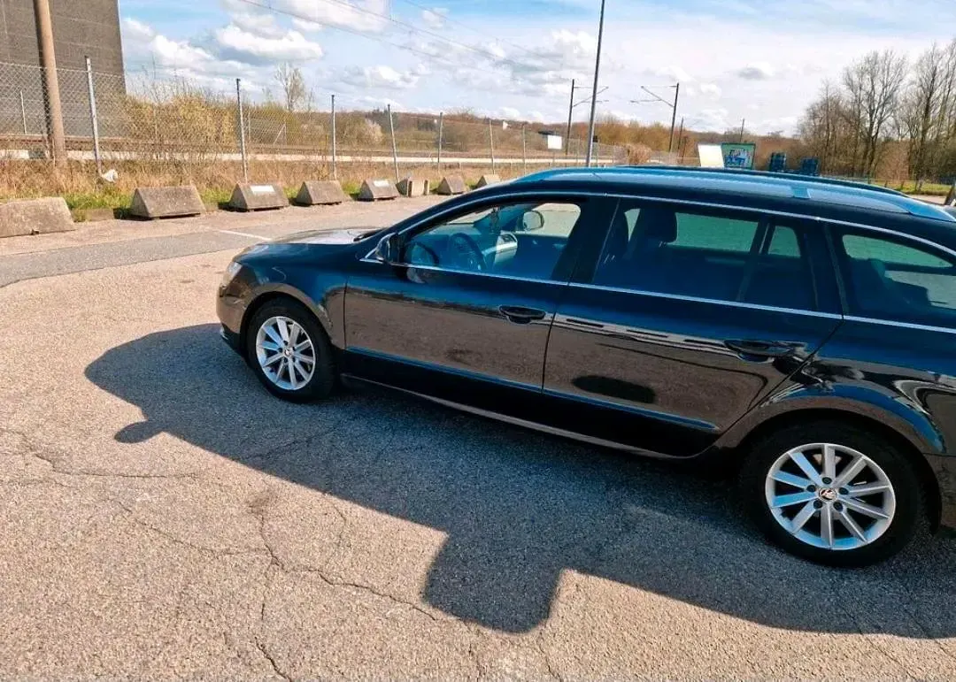 Gebraucht Skoda Superb 115 PS (84 kW) 2013 Schwarz Kombi