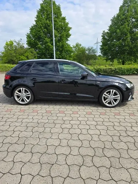 Używany Audi A3 S-Line 150 KM (110 kW) 2019 Czarny Sedan/Limuzyna