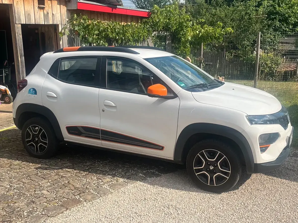 Gebraucht Dacia Spring Comfort Plus 33 kW (45 PS) 2022 Weiß Kleinwagen