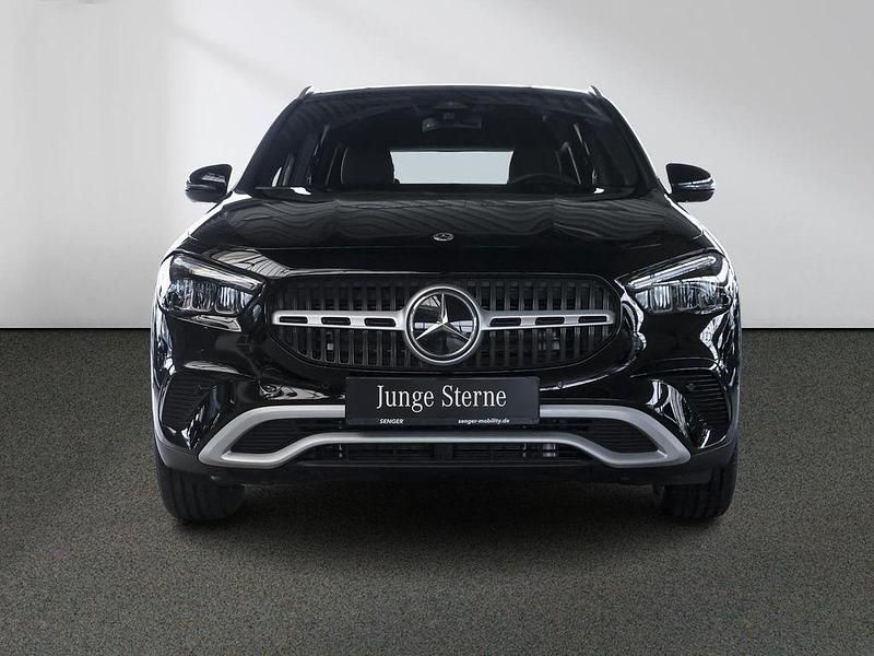 Gebraucht Mercedes GLA200 163 PS (119 kW) 2024 Unilack nachtschwarz SUV