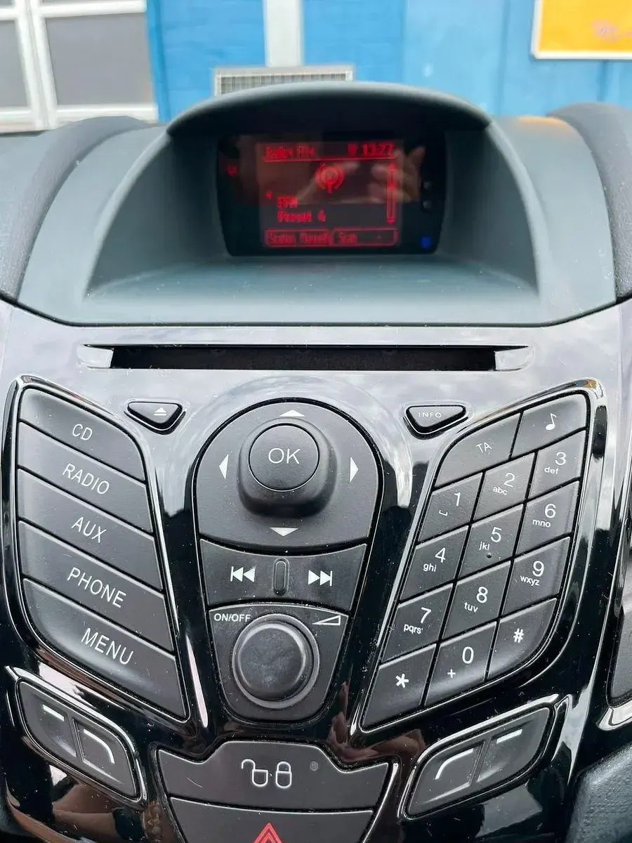 Gebraucht Ford Fiesta 135 PS (99 kW) 2012 Grau Limousine
