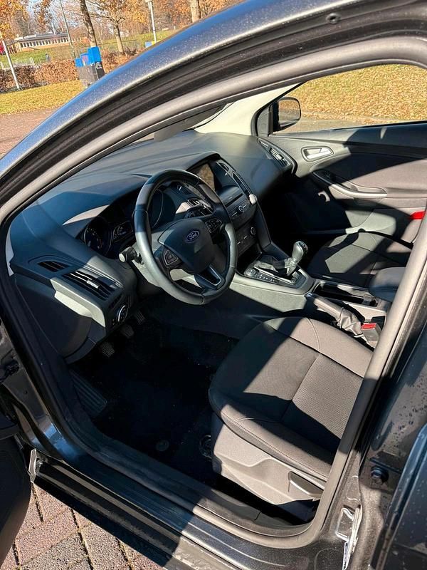 Usata Ford Focus 100 CV (73 kW) 2018 Grigio Station wagon