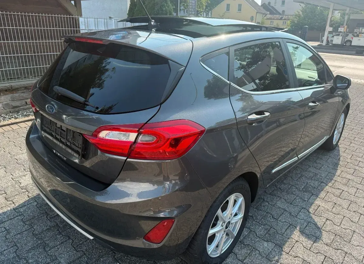 Gebraucht Ford Fiesta Vignale 101 PS (74 kW) 2018 Grau Kleinwagen