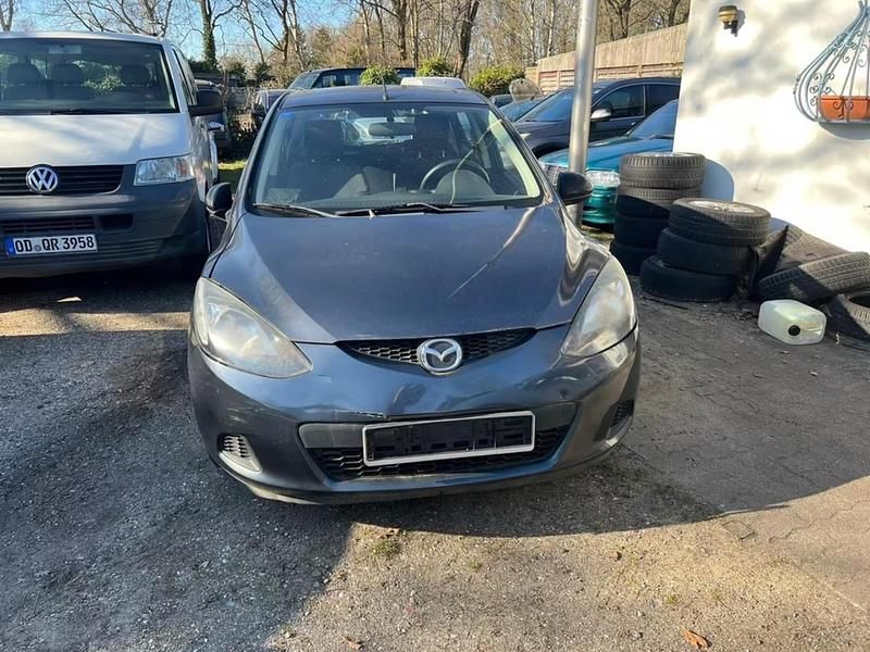 Grau Gebraucht 2007 Mazda 2 Limousine | 1.200 € (Teuer) - Bild 1/4
