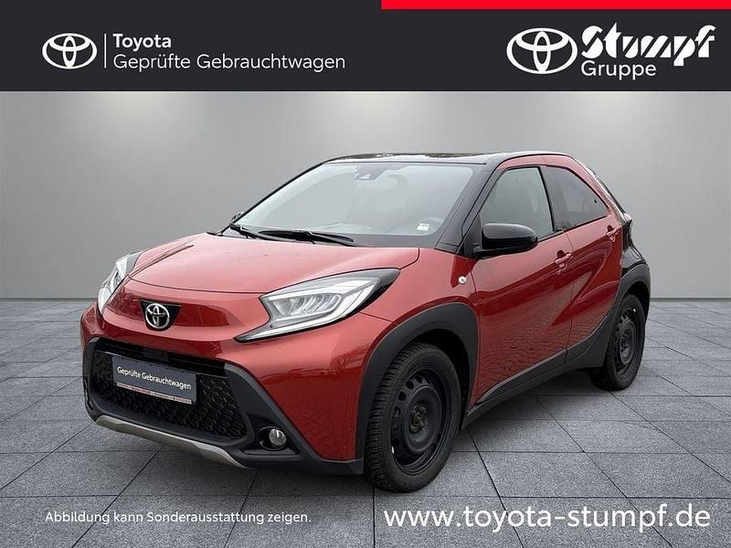 Rot Gebraucht 2022 Toyota Aygo X X-plore SUV | 15.680 € (Teuer) - Bild 1/4