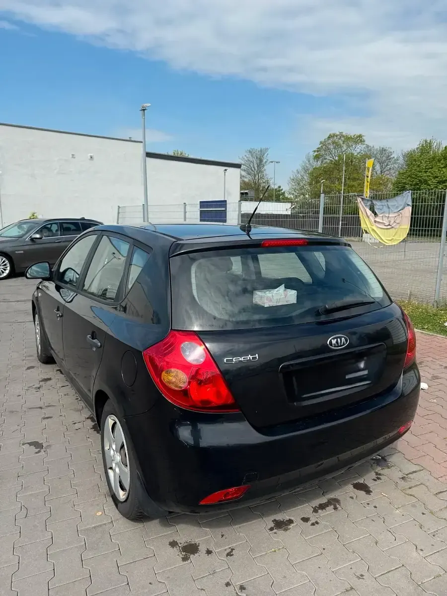 Gebraucht Kia Ceed 90 PS (66 kW) 2009 Schwarz Kleinwagen