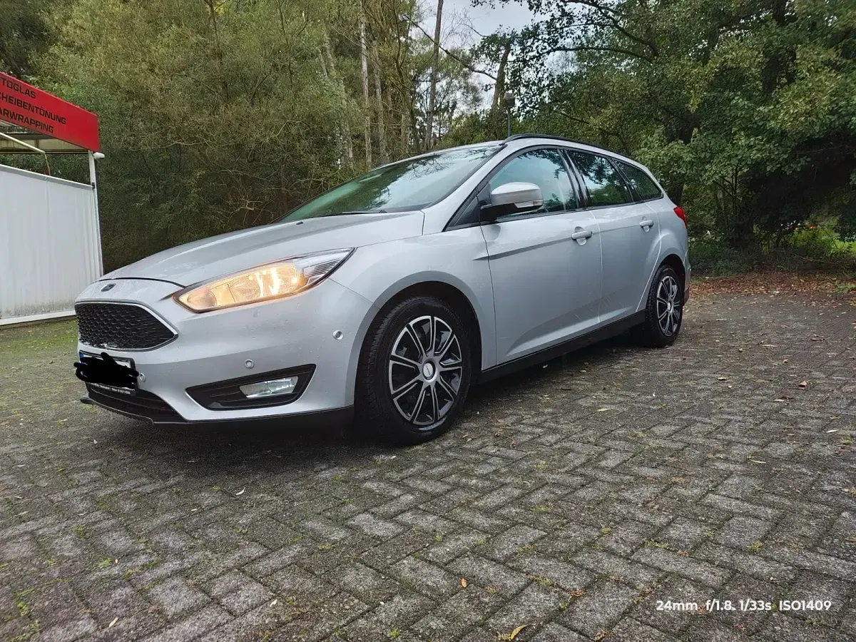 Gebraucht Ford Focus 95 PS (69 kW) 2015 Silber Kombi