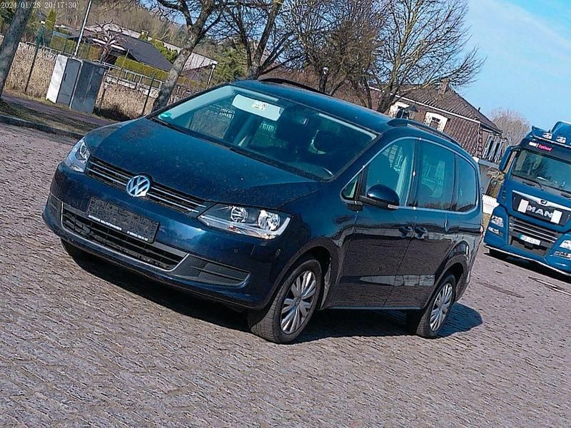 Gebraucht VW Sharan Comfortline 177 PS (130 kW) 2014 Blau Van / Kleinbus