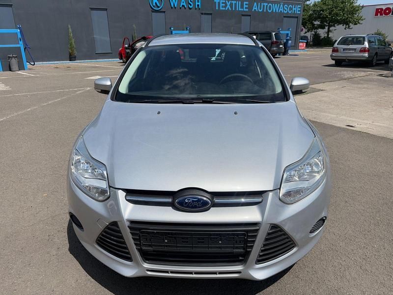 Gebraucht Ford Focus Trend 105 PS (77 kW) 2011 Silber Kombi