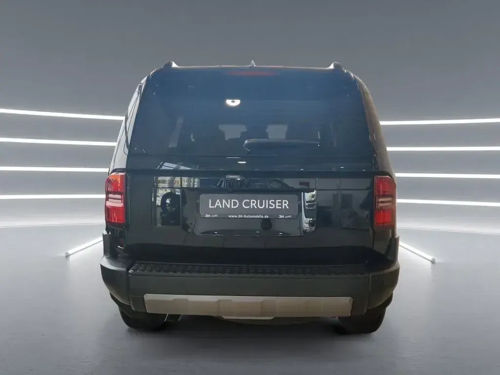 Neu Toyota Land Cruiser Executive 207 PS (152 kW) 2026 Schwarz SUV