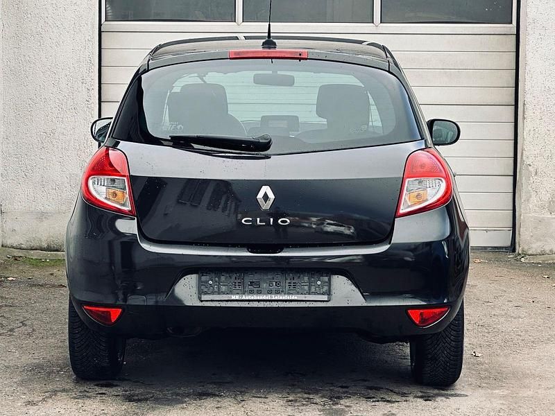Gebraucht Renault Clio II 101 PS (74 kW) 2010 Schwarz Kleinwagen