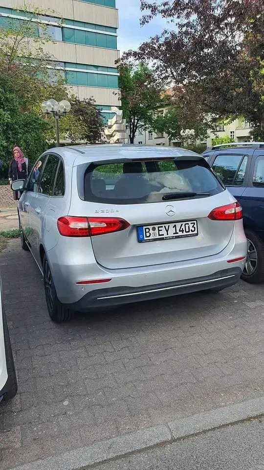 Gebraucht Mercedes B200 Edition 150 PS (110 kW) 2021 Silber Kleinwagen