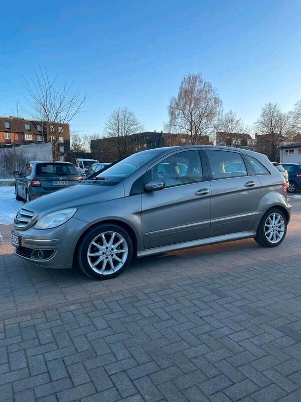 Beige Gebraucht 2007 Mercedes B200 Van / Kleinbus | 2.900 € (Guter Preis) - Bild 1/4