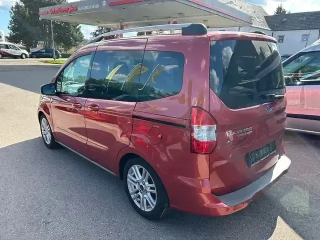 Gebraucht Ford Tourneo Courier Titanium 101 PS (74 kW) 2015 Rot Van / Kleinbus