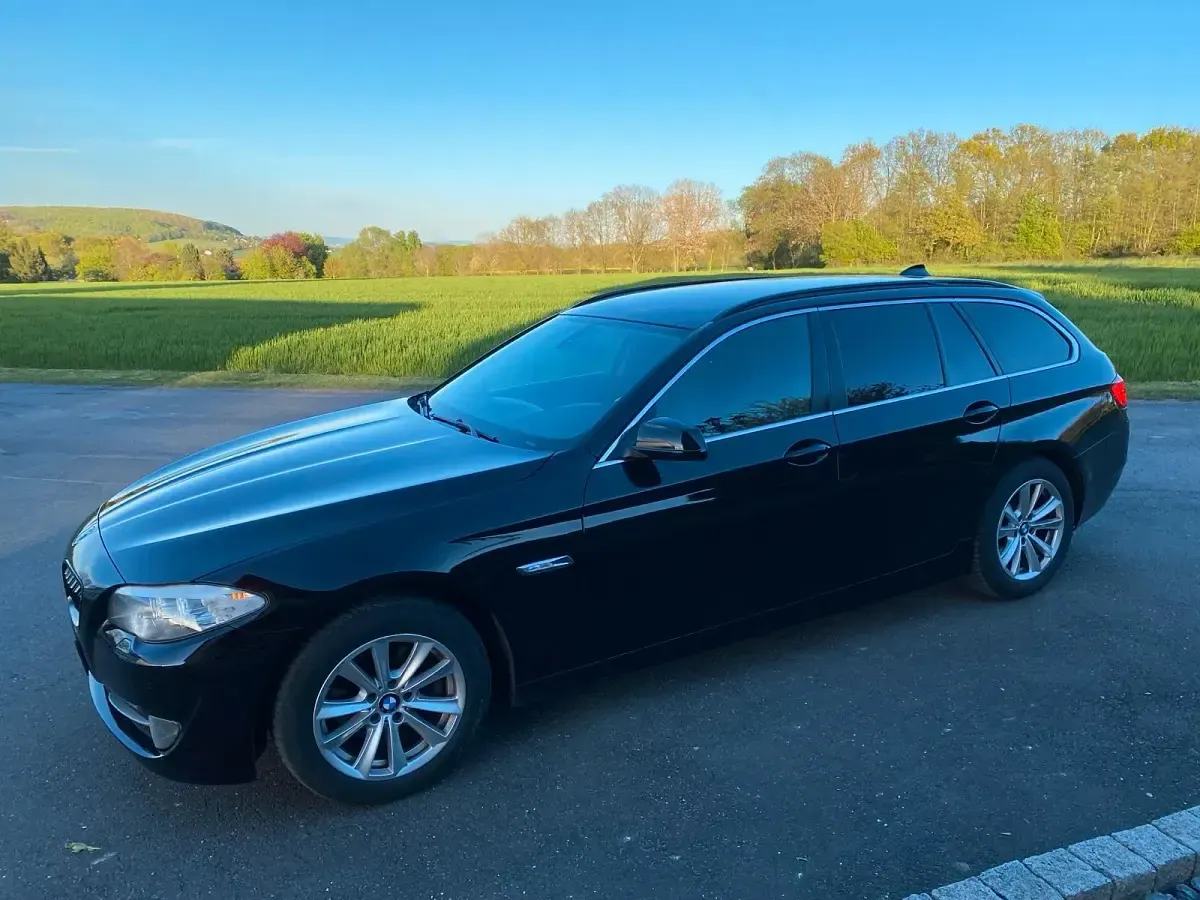Gebraucht BMW 520 184 PS (135 kW) 2012 Schwarz Kombi