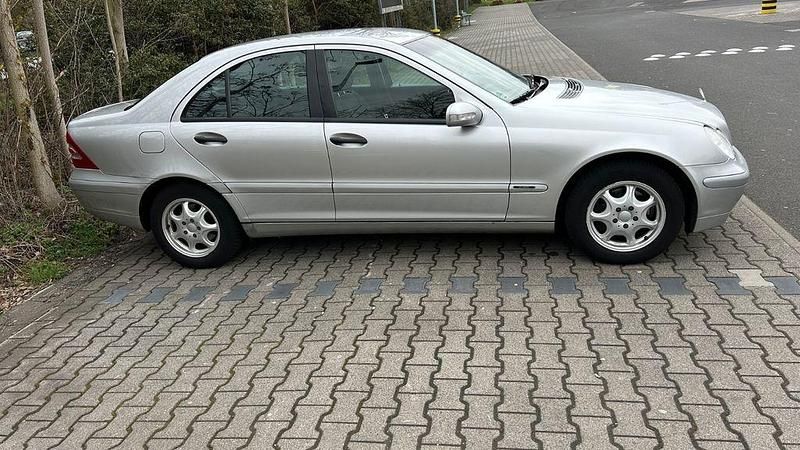 Gebraucht Mercedes C180 Classic 143 PS (105 kW) 2002 Silber Limousine