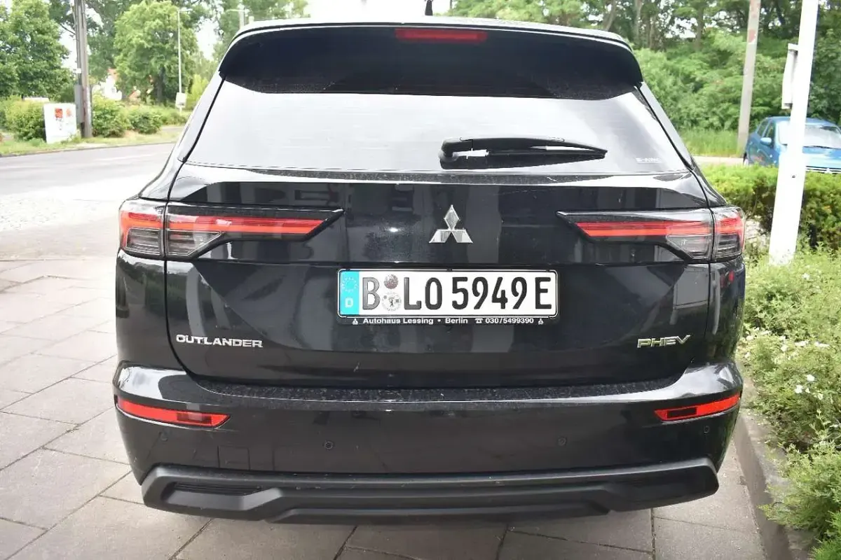 Gebraucht Mitsubishi Outlander P-HEV 306 PS (225 kW) 2025 Kristallschwarz SUV
