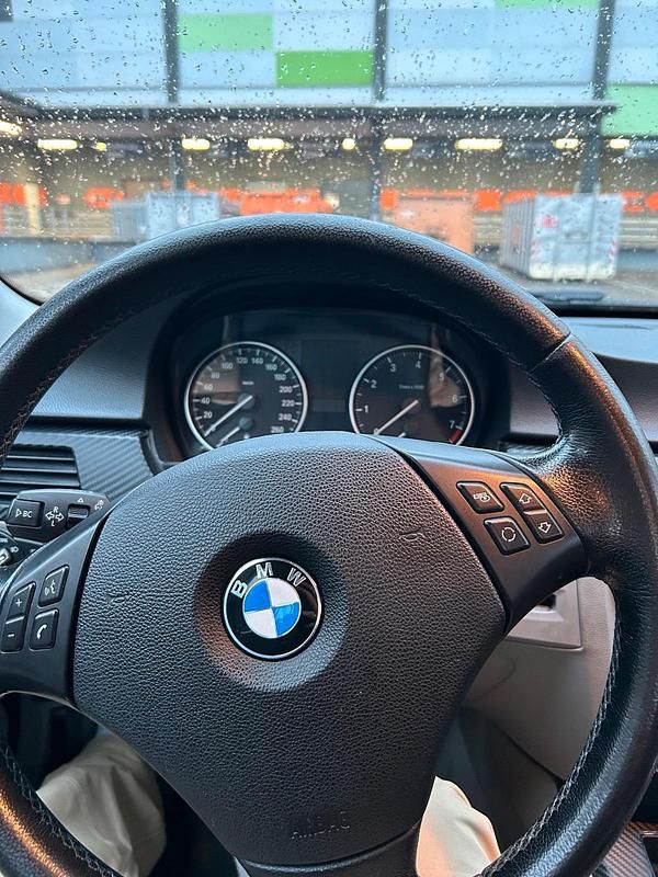 Gebraucht BMW 320 170 PS (125 kW) 2009 Limousine