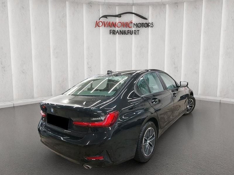 Gebraucht BMW 318 Advantage 150 PS (110 kW) 2022 Schwarz Limousine