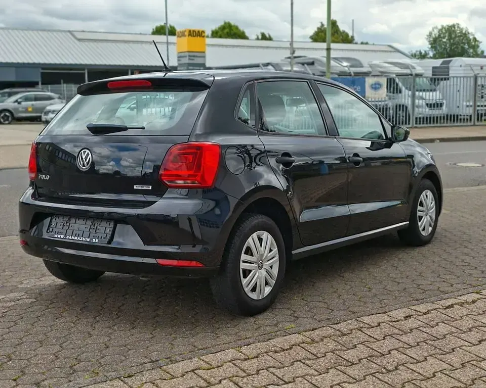 Używany VW Polo Trendline 60 KM (44 kW) 2016 Czarny Sedan/Limuzyna